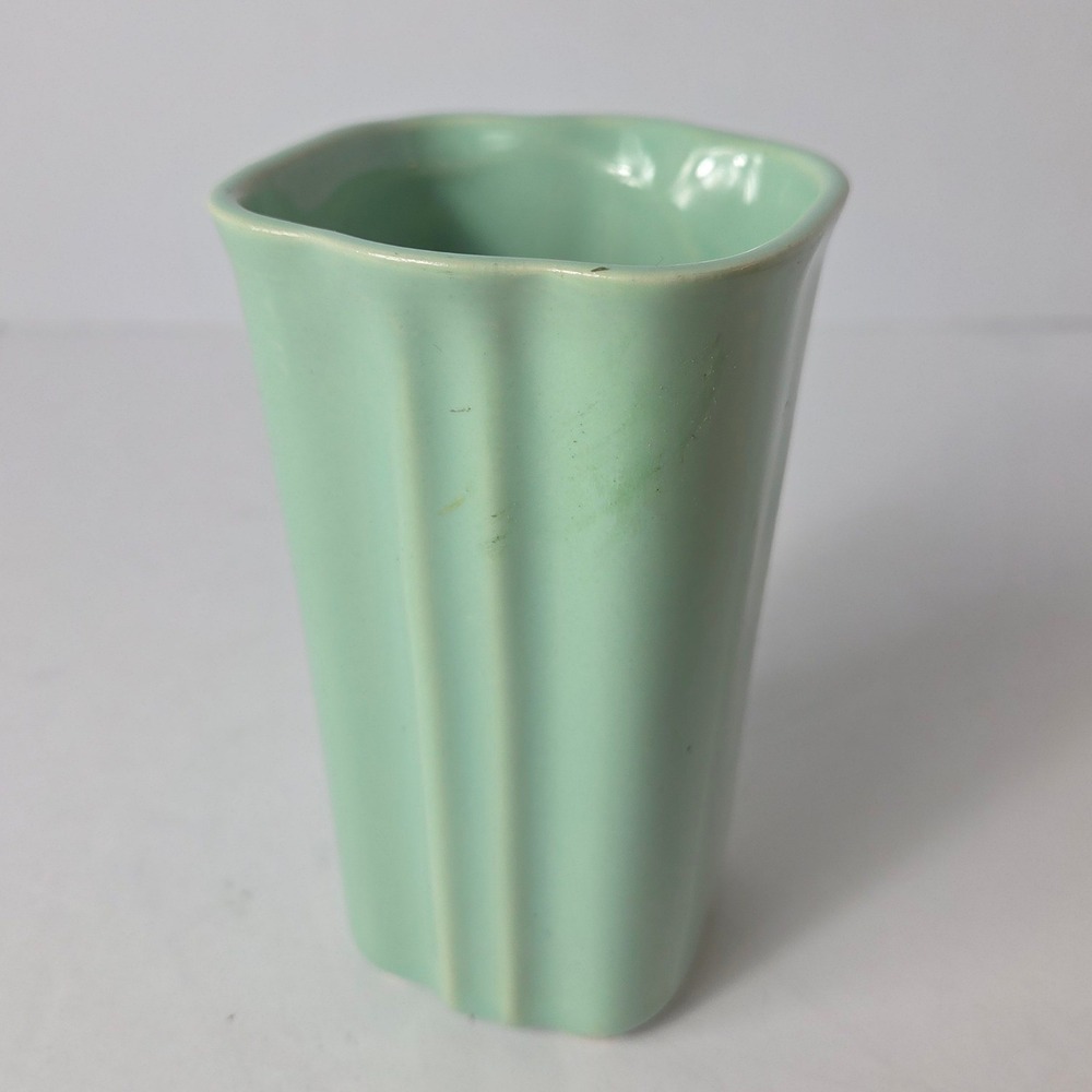 Vintage Haeger Pottery Mint Green Fluted Vase 949 USA Mid Century Modern MCM 5.5